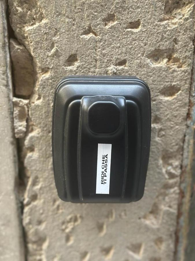 Apartmán Ridi Che Ti Passa In Vico Del Fieno Janov Exteriér fotografie